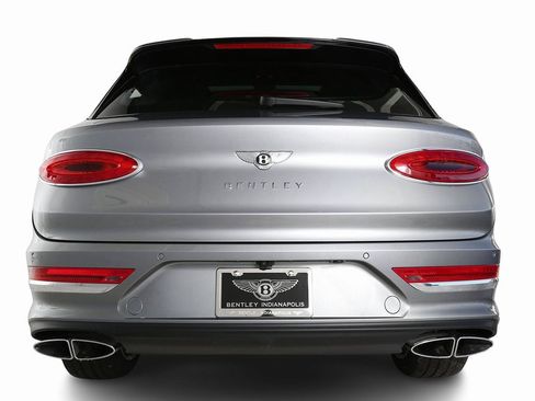 Certified 2025 Bentley Bentayga image 11