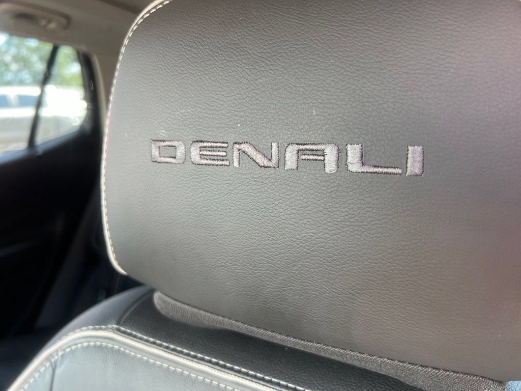 Used 2020 GMC Terrain Denali w/ Denali Premium Package FWD image 14