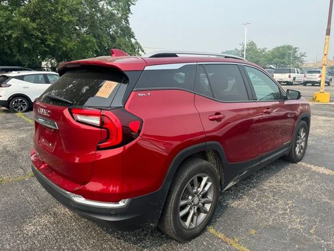 Used 2022 GMC Terrain SLT w/ Infotainment Package II FWD image 3