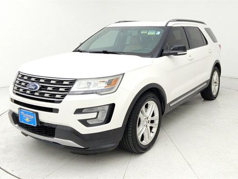 Used 2017 Ford Explorer XLT w/ Equipment Group 202A image 1