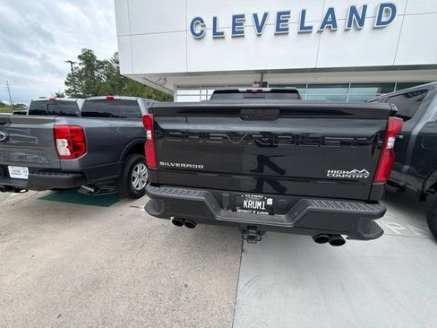 Used 2020 Chevrolet Silverado 1500 High Country w/ Technology Package AWD/4WD image 23