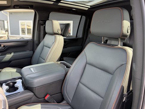 Used 2025 GMC Yukon XL AT4 w/ AT4 Premium Plus Package AWD/4WD image 14