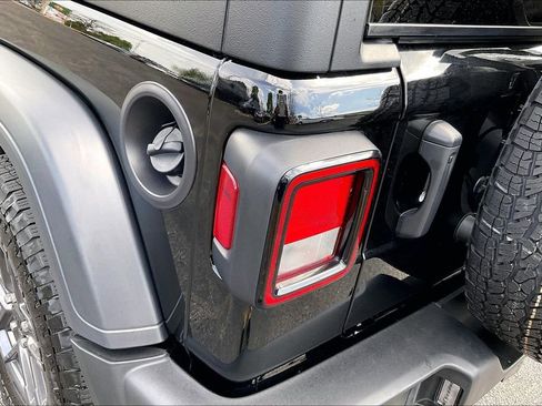 Used 2024 Jeep Wrangler Unlimited Sport AWD/4WD image 33