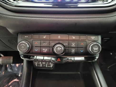 Used 2024 Dodge Durango SXT w/ SXT Blacktop Group image 6