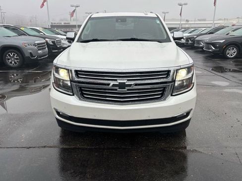 Used 2017 Chevrolet Suburban Premier image 2