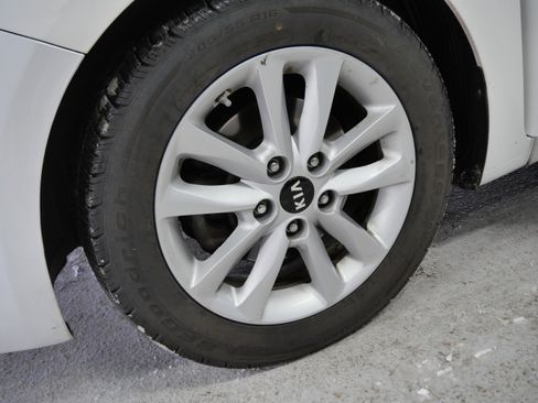 Used 2017 Kia Forte LX w/ LX Popular Package image 15