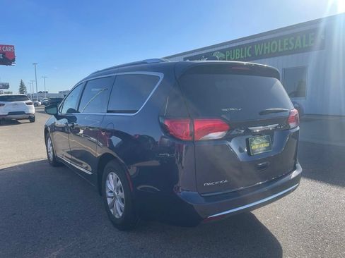 Used 2018 Chrysler Pacifica Touring-L Plus FWD image 3