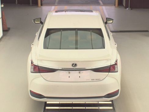 Used 2021 Lexus ES 250 w/ Premium Package image 4