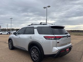 Used 2024 Nissan Pathfinder SV video 2