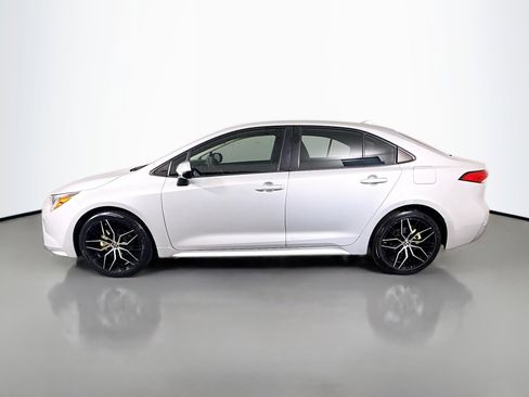 Used 2021 Toyota Corolla LE image 6
