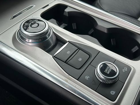 Used 2024 Ford Explorer XLT w/ Equipment Group 202A image 17