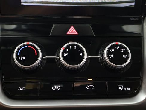 Used 2023 Kia Sorento LX image 47