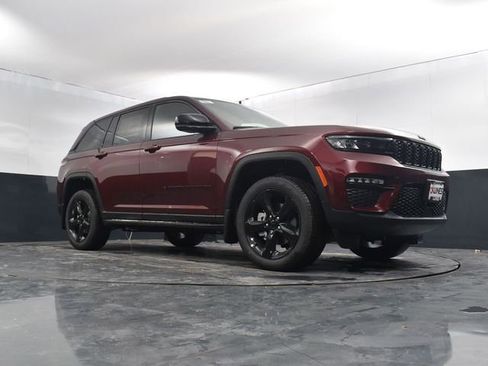 New 2025 Jeep Grand Cherokee Limited w/ Black Appearance Package AWD/4WD image 49