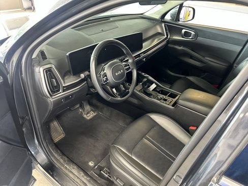 Used 2024 Kia Sorento S FWD image 3