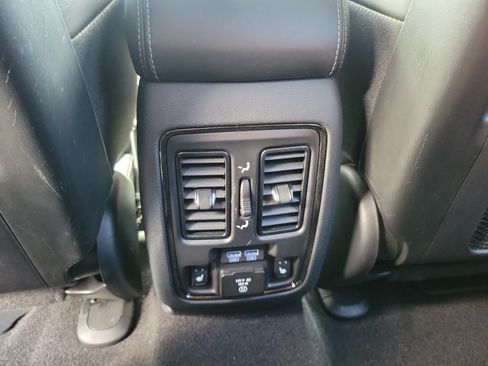 Used 2019 Dodge Durango R/T w/ Technology Group RWD image 9
