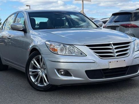 Used 2011 Hyundai Genesis 4.6 image 8