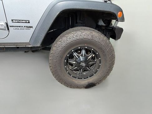 Used 2018 Jeep Wrangler Unlimited Sport S AWD/4WD image 11