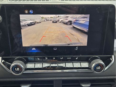 Used 2024 Chevrolet Colorado LT w/ LT Convenience Package III RWD image 16