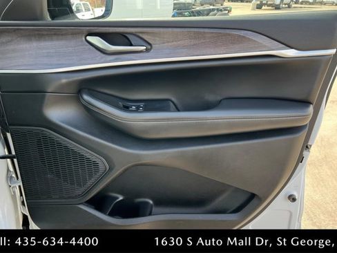 Used 2023 Jeep Grand Cherokee L Limited image 24