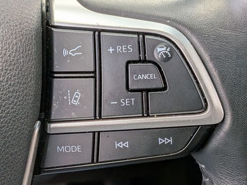 Used 2022 Toyota Highlander XLE image 20