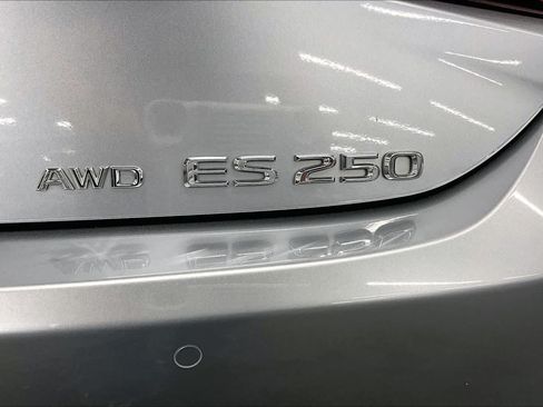 Used 2022 Lexus ES 250 F Sport w/ Accessory Package AWD/4WD image 10