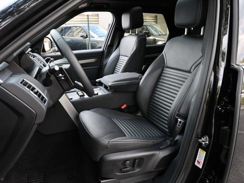 Used 2025 Land Rover Discovery Dynamic SE AWD/4WD image 17