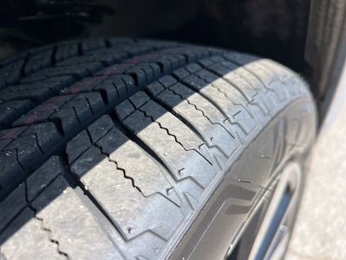 Used 2024 Volkswagen Atlas Cross Sport SEL Premium R-Line image 8