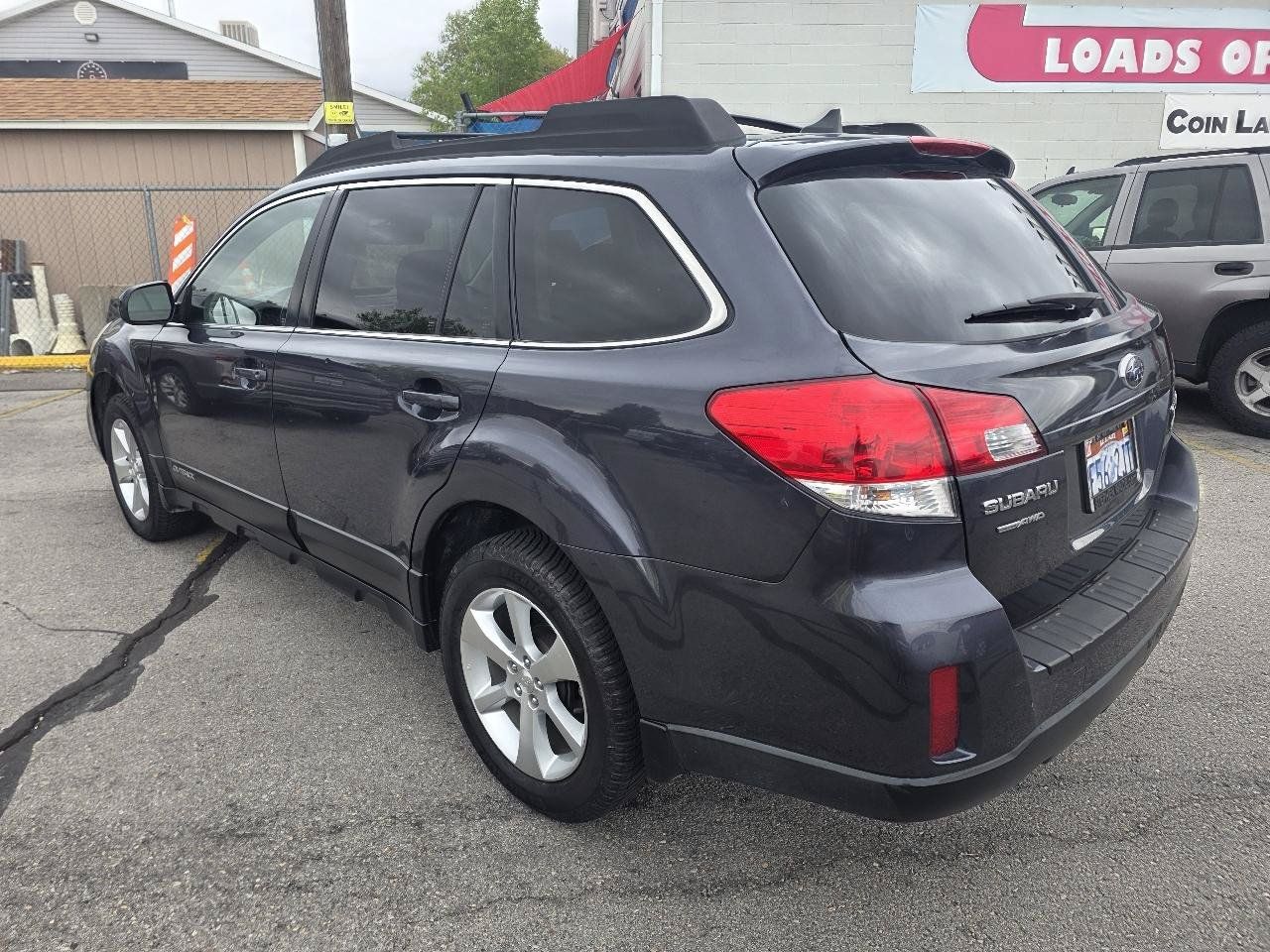 Used 2013 Subaru Outback 2.5i Limited w/ Moonroof Pkg AWD/4WD image 3