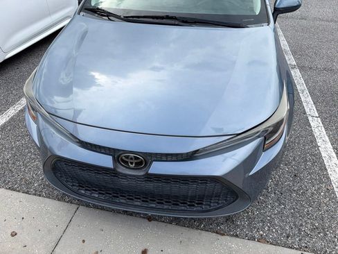Used 2020 Toyota Corolla LE FWD image 2