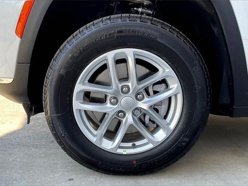 New 2025 Jeep Grand Cherokee L Laredo w/ Luxury Tech Group I image 10