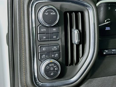 Used 2021 GMC Sierra 1500 AT4 w/ AT4 Premium Package AWD/4WD image 17