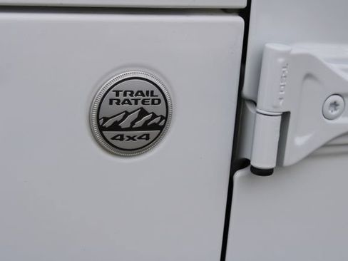 Used 2024 Jeep Wrangler Unlimited Sahara AWD/4WD image 7