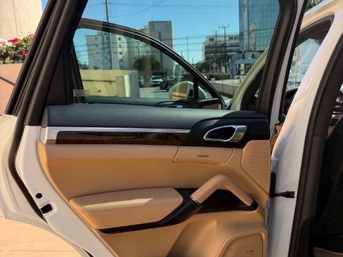 Used 2017 Porsche Cayenne S Platinum w/ Premium Package (PJW) image 30