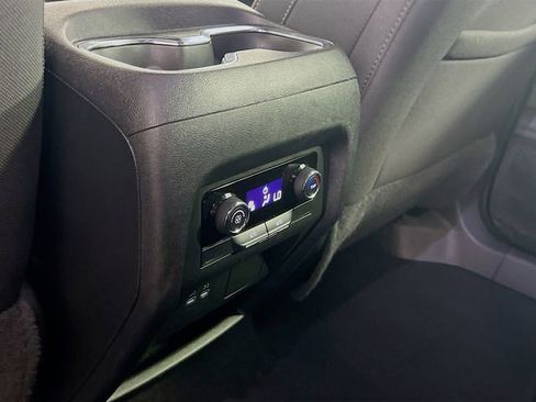 Used 2025 Chevrolet Traverse LT FWD image 24