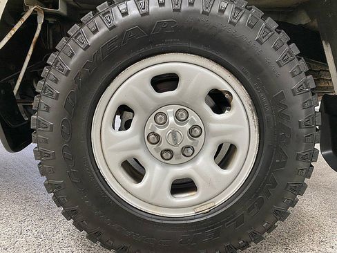 Used 2019 Nissan Frontier S image 23