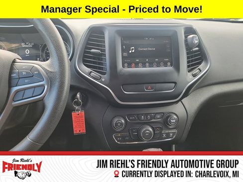 Used 2019 Jeep Cherokee Latitude w/ Popular Appearance Group image 14