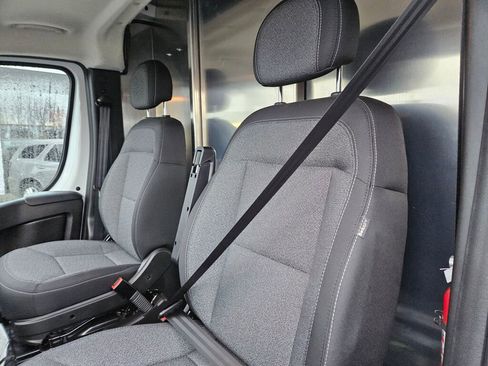 Used 2025 RAM ProMaster 2500 w/ Convenience Group image 17