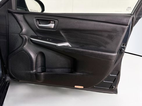 Used 2015 Toyota Camry SE image 30