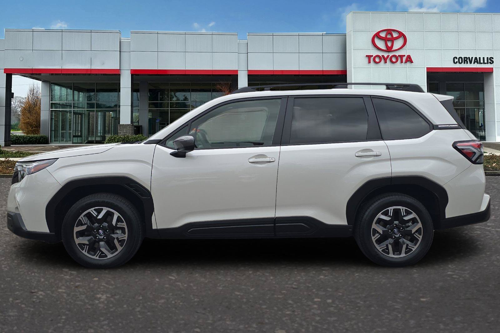 Used 2025 Subaru Forester Premium AWD/4WD image 7