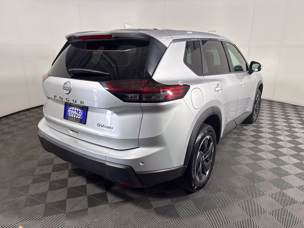 Used 2024 Nissan Rogue SV AWD/4WD image 11