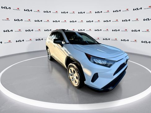 Used 2020 Toyota RAV4 LE image 2