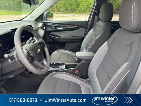 Used 2025 Chevrolet TrailBlazer LT AWD/4WD image 18