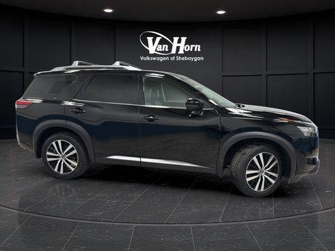 Used 2025 Nissan Pathfinder Platinum w/ Cargo Package AWD/4WD image 8