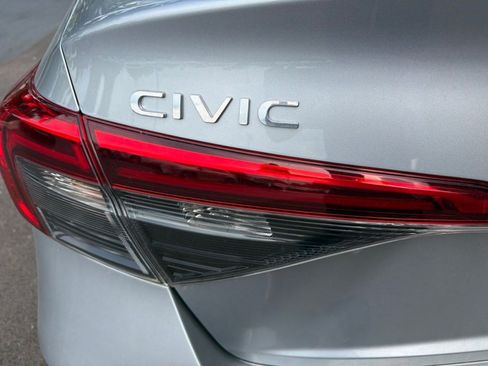 Used 2023 Honda Civic Sport image 9