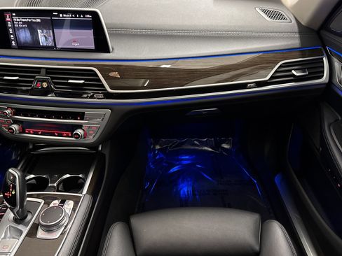 Used 2021 BMW 740i image 31