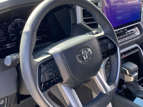 Used 2025 Toyota Sequoia Platinum image 9