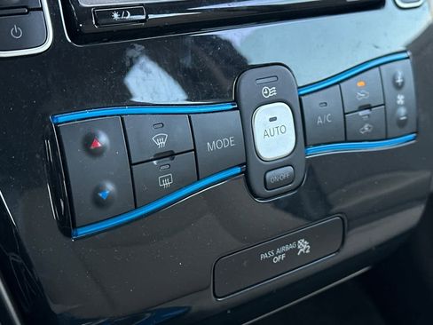 Used 2011 Nissan Leaf w/ Eco Design Pkg image 20