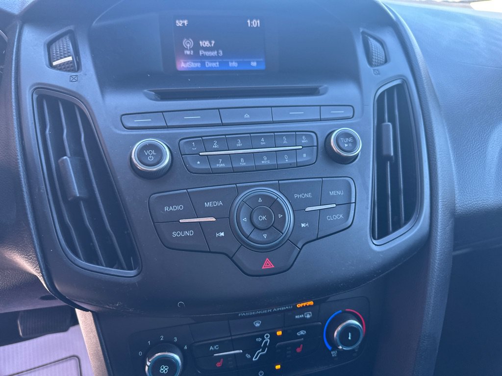 Used 2016 Ford Focus SE w/ SE Cold Weather Package FWD image 22