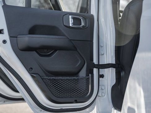 Used 2022 Jeep Gladiator Overland image 44