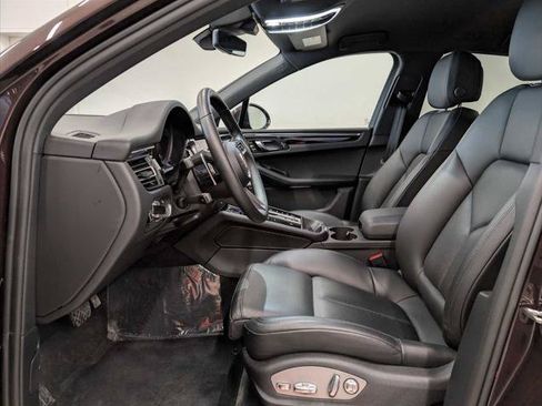 Used 2025 Porsche Macan AWD/4WD image 5
